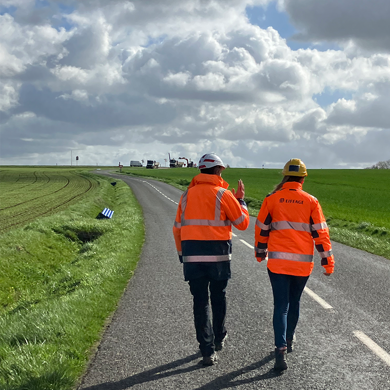 Collaborateurs Eiffagensur le chantier de l'interconnexion AEP à Beuvraignes - Photo Eiffage 