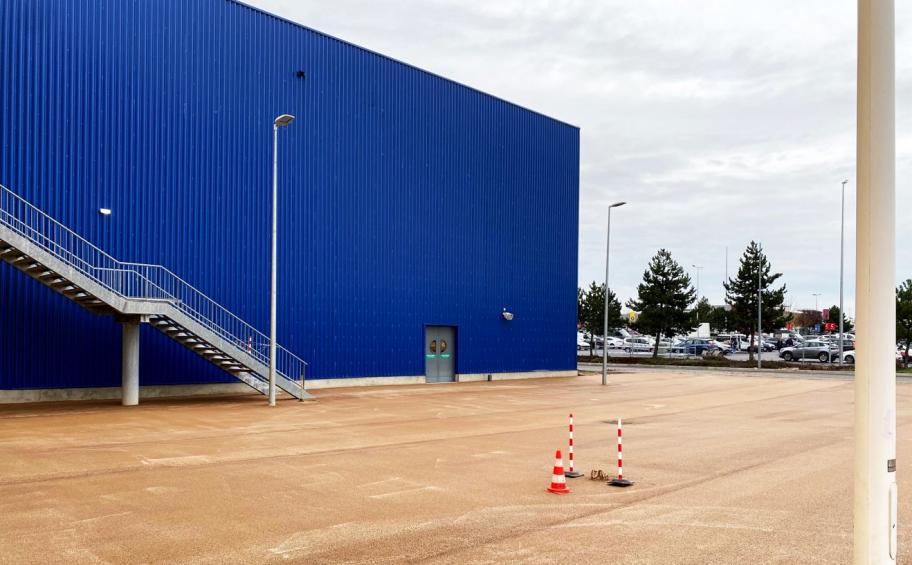 À Dijon, Eiffage Route a appliqué le revêtement biosourcé Bioklair® sur le parking d'Ikea